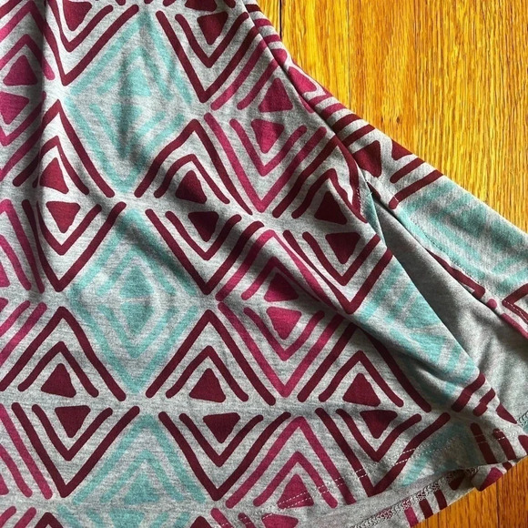 LuLaRoe tee shirt - Picture 2 of 4